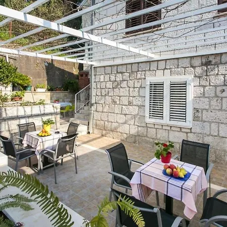 Kusalo- One Bedroom With Terrace דירה