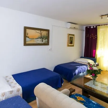 Kusalo- One Bedroom With Terrace شقة